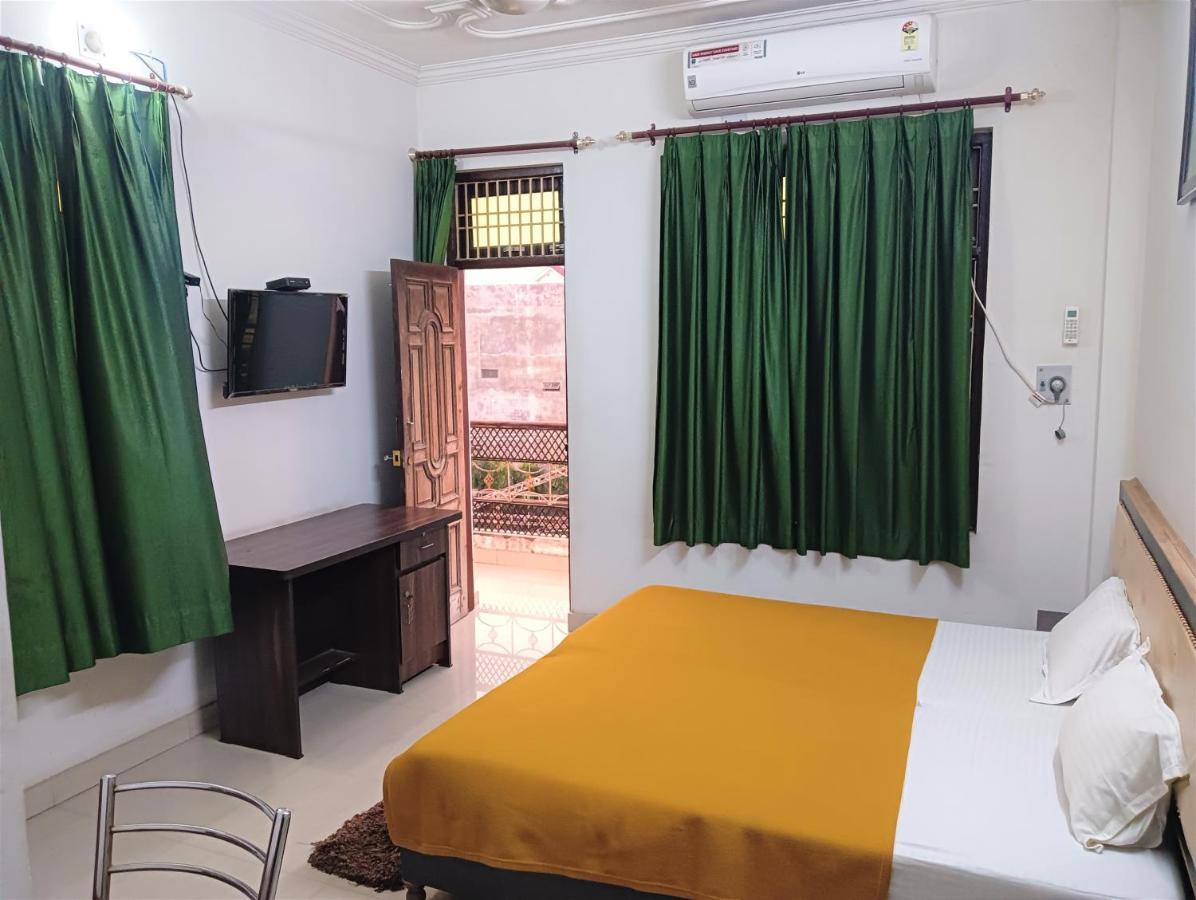 Varuna Palace Varanasi Bagian luar foto